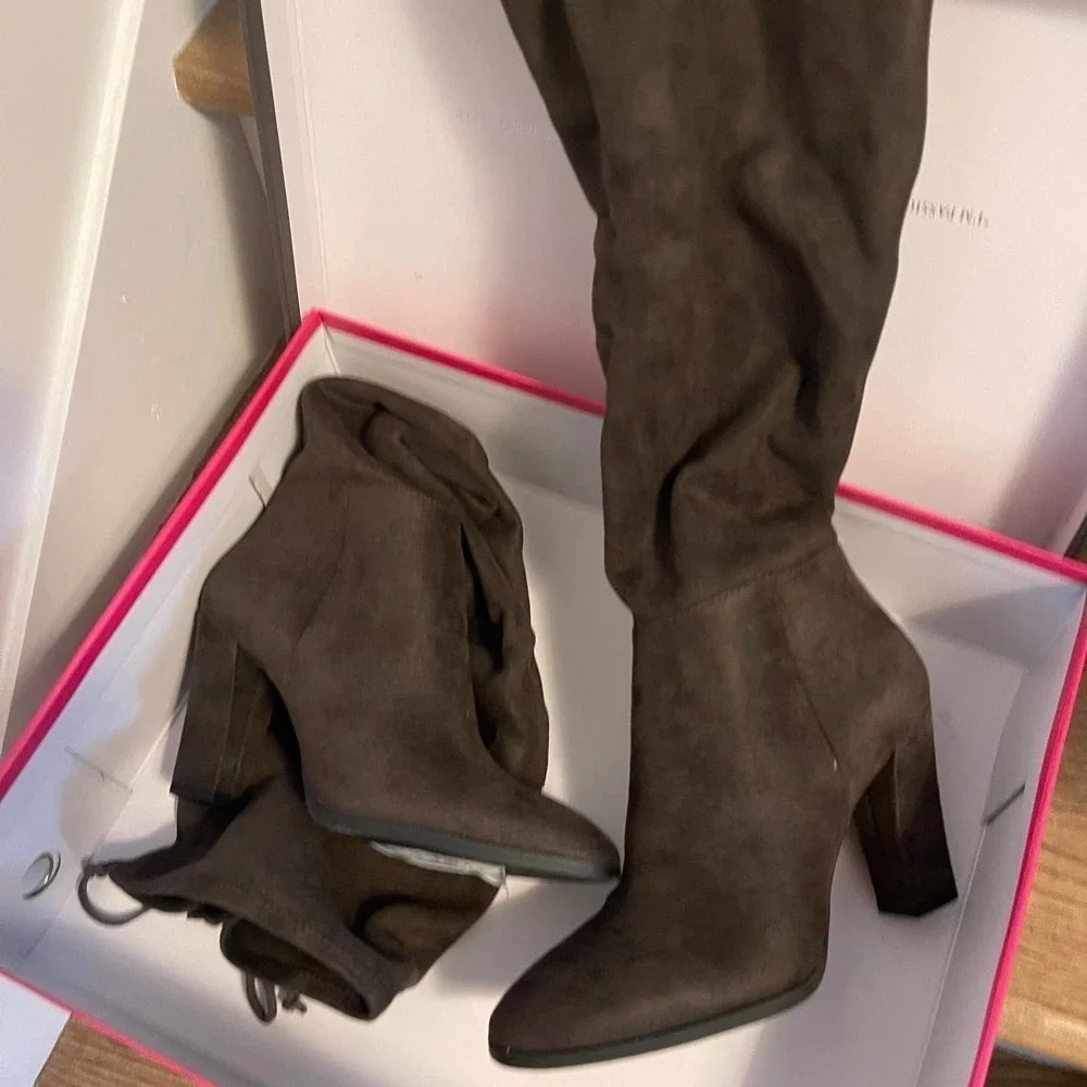 VINCE CAMUTO Women's Dark grey Tapley Thigh-High Block Heel Boot Size 6.5M